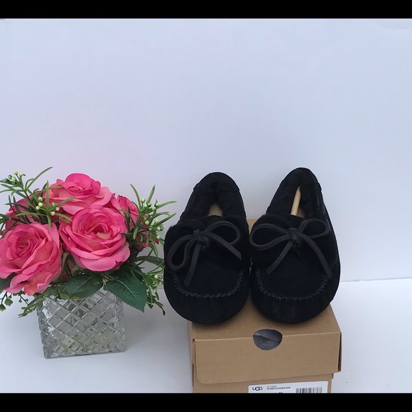 UGG Dakota Double Bow - Picture 2 of 9